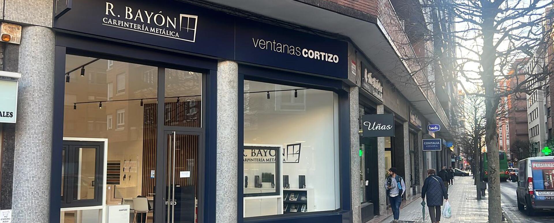 Exposición Janelas Cortizo en R. Bayón - janelas de alumínio e PVC Cortizo