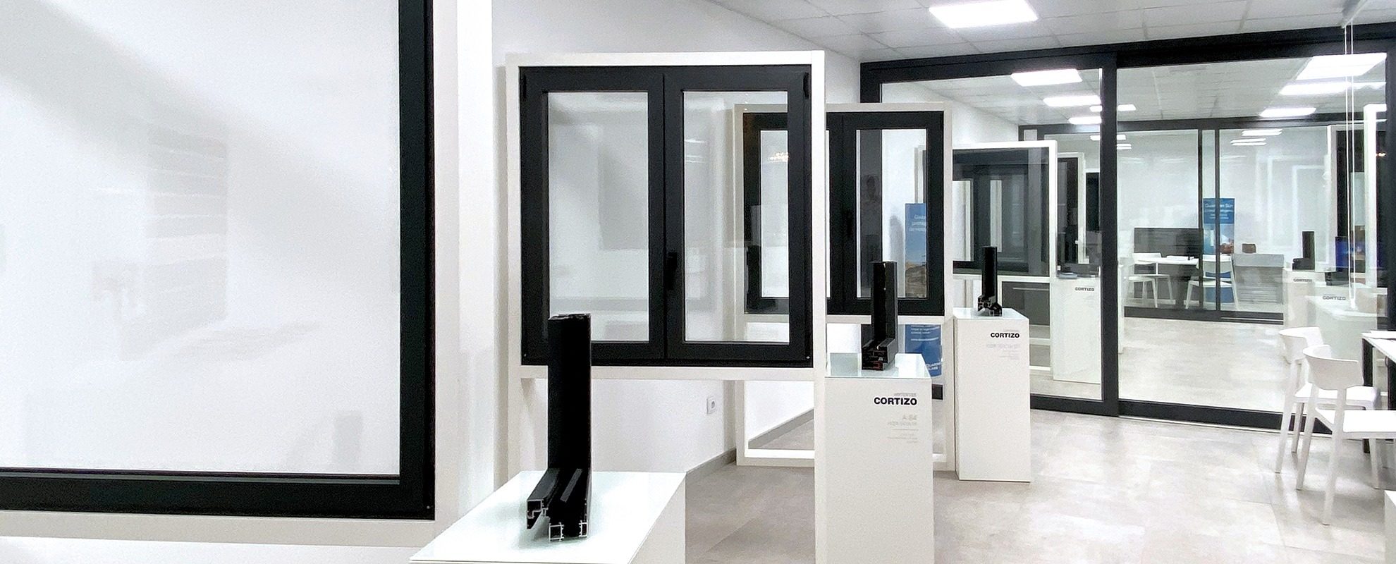 Exposición Janelas Cortizo en Carpevi Ventanas - janelas de alumínio e PVC Cortizo