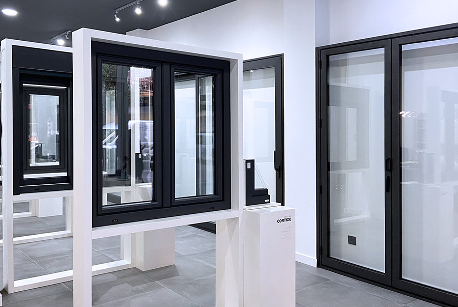 Exposición Janelas Cortizo en Essenza Ventanas - janelas de alumínio e PVC Cortizo