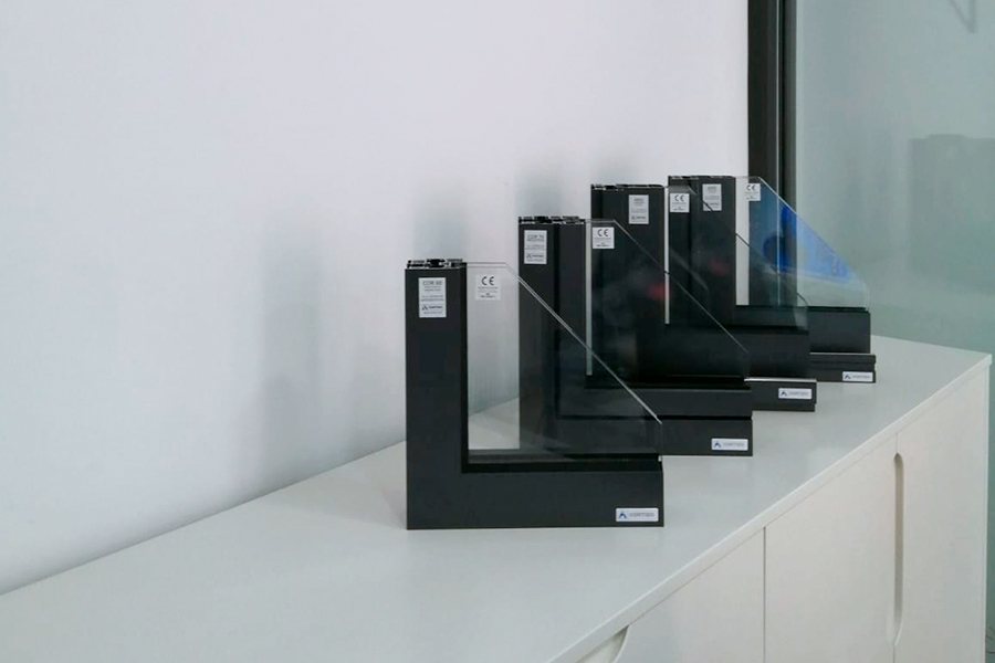 Showroom Fergal Villaviciosa - janelas de alumínio e PVC Cortizo