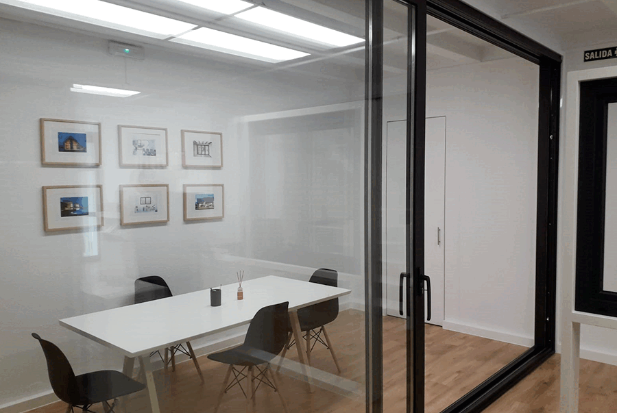Sala de atención Aluminios José Pena - janelas de alumínio e PVC Cortizo