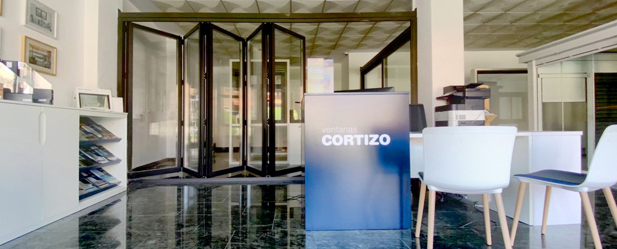 Exposición Janelas Cortizo en Aluminios Meco - janelas de alumínio e PVC Cortizo