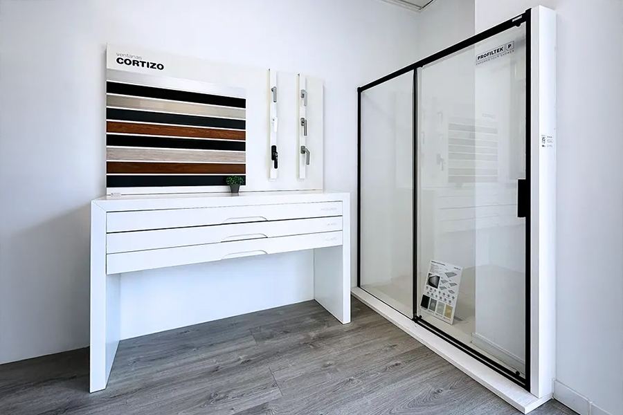 Showroom Somos la Ventana Nigrán - janelas de alumínio e PVC Cortizo