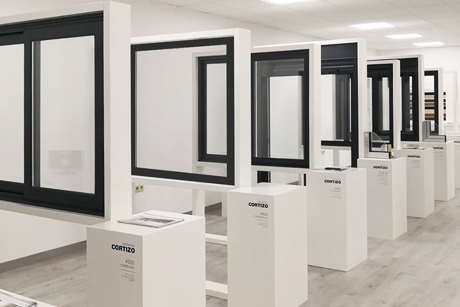 Showroom Carpintería S&I - janelas de alumínio e PVC Cortizo