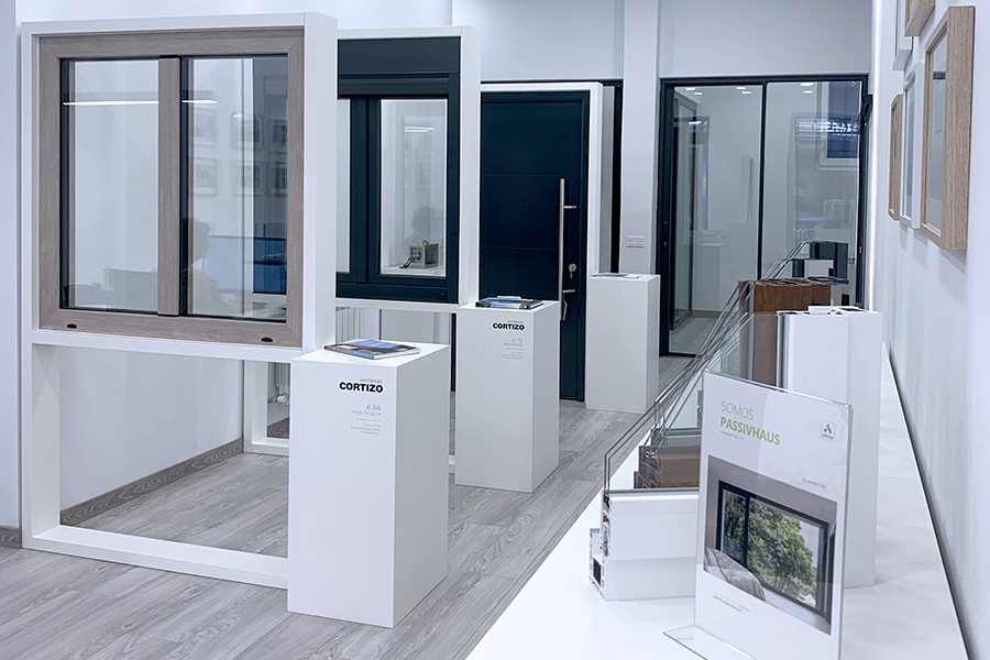 Showroom Metálicas Velilla - janelas de alumínio e PVC Cortizo