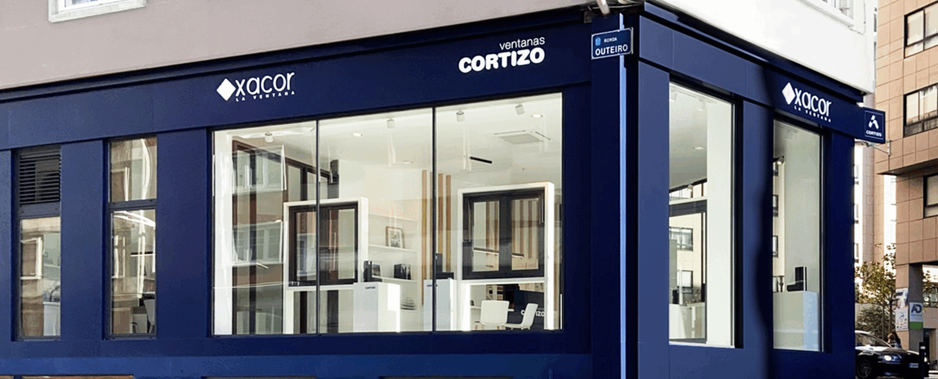 Exposición Janelas Cortizo en Xacor La Ventana - janelas de alumínio e PVC Cortizo
