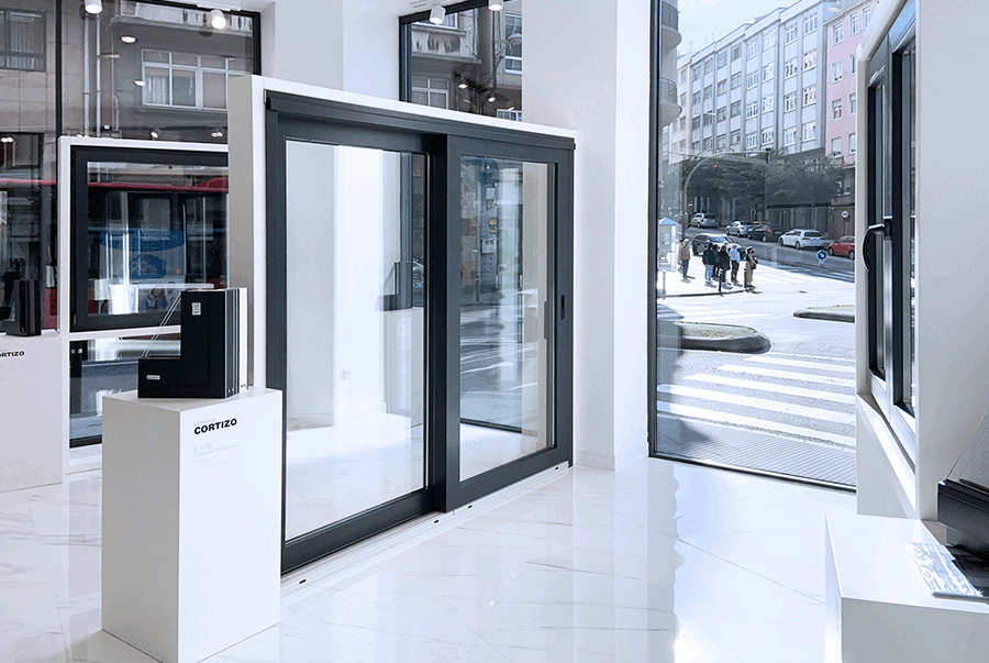 Showroom Xacor La Ventana - janelas de alumínio e PVC Cortizo