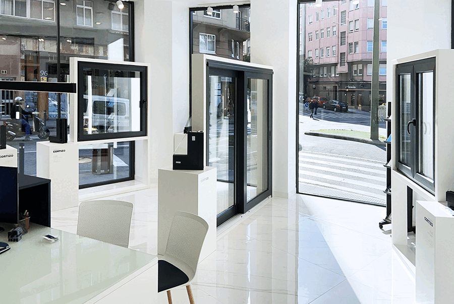 Sala de atención Xacor La Ventana - janelas de alumínio e PVC Cortizo