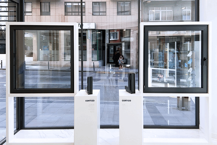 Fachada Xacor La Ventana - janelas de alumínio e PVC Cortizo