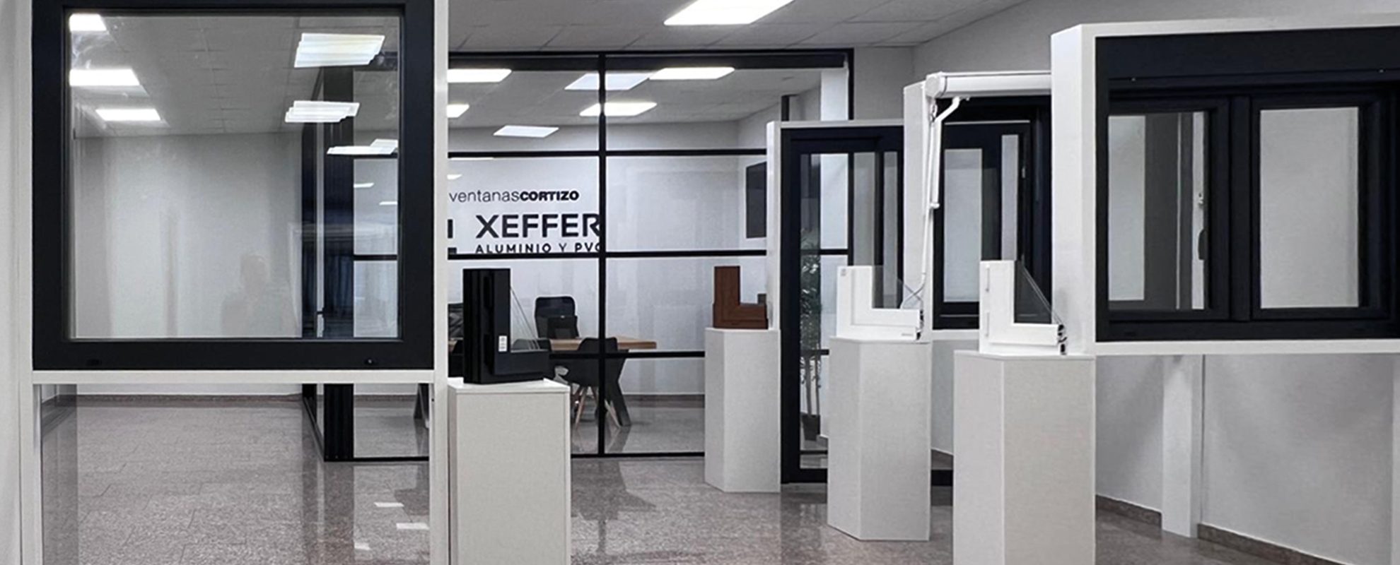 Exposición Janelas Cortizo en Xeffer Almussafes - janelas de alumínio e PVC Cortizo